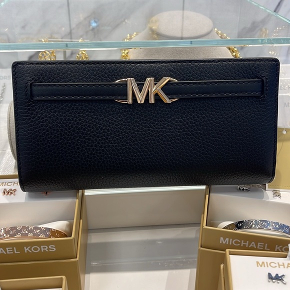 Michael Kors Reed Large Bifold Pebbled Leather Snap Wallet Card Case 
Black 
NWT - Picture 12 of 16